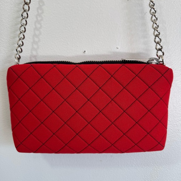 Leghila Italy Neoprene Red Diamond Pattern Crossbody Bag Silver chain strap - Picture 4 of 14